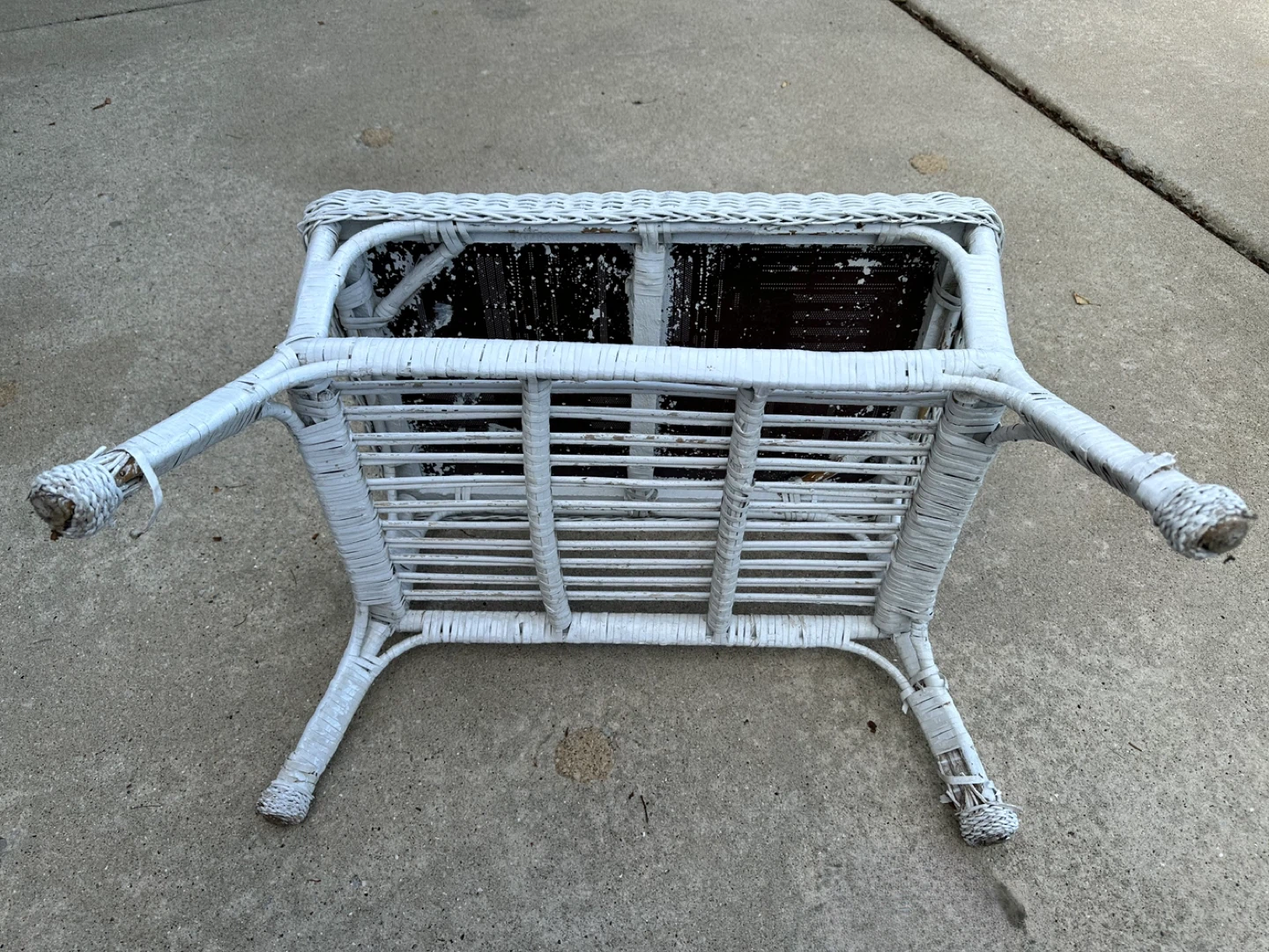 Indoor/Outdoor White Wicker Side Table with Shelf - photo 3