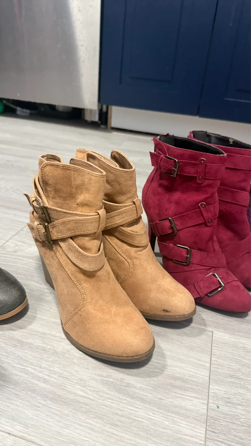Mixed Lot of Women's Shoes size 7-8. ( $10 per boot ) - photo 3