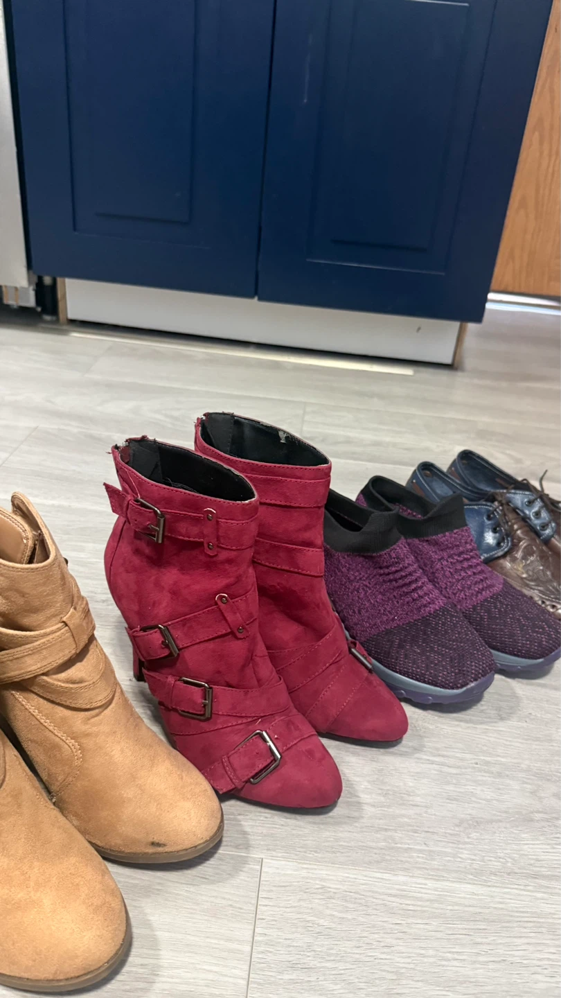 Mixed Lot of Women's Shoes size 7-8. ( $10 per boot ) - photo 4