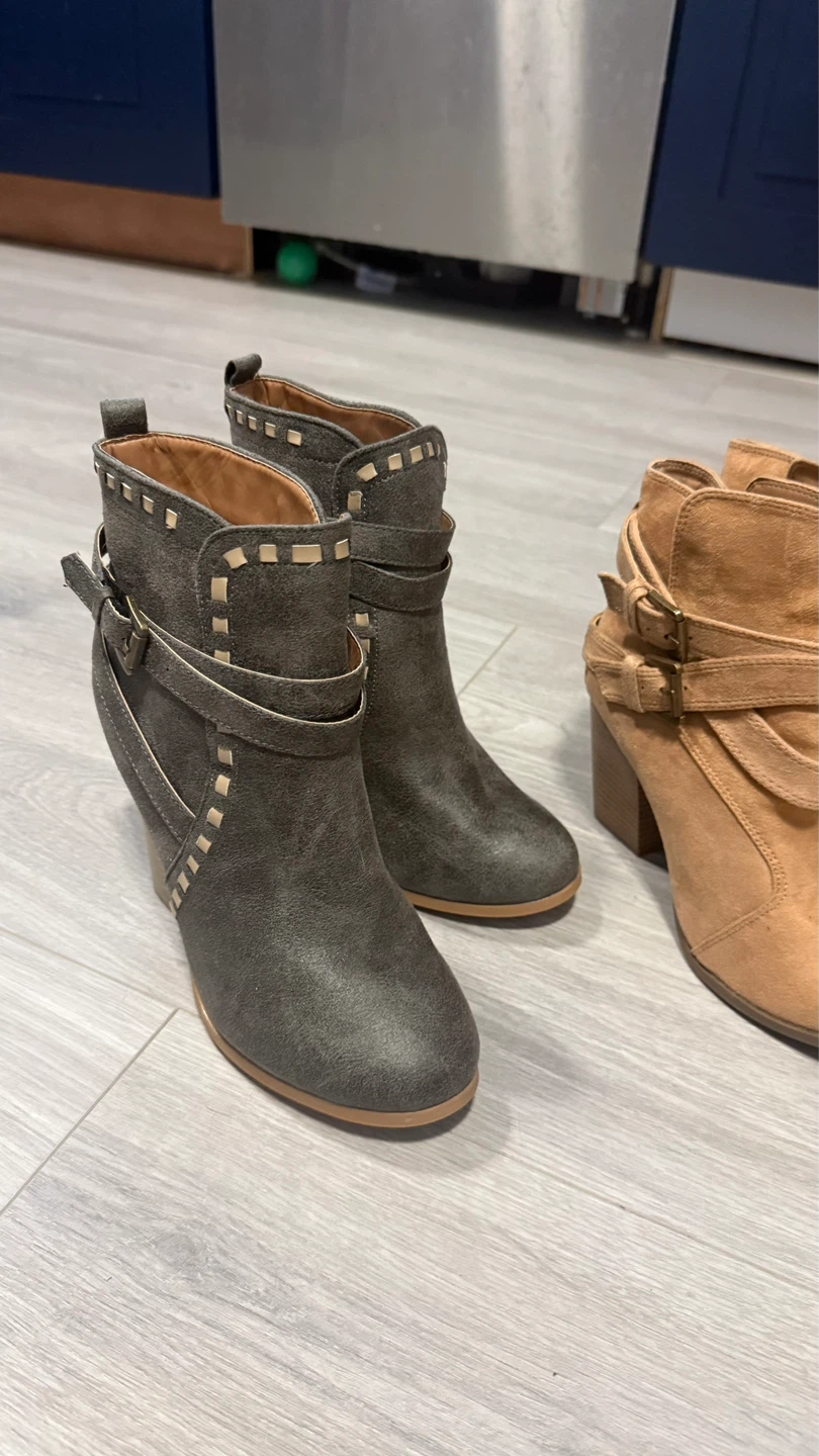 Mixed Lot of Women's Shoes size 7-8. ( $10 per boot ) - photo 2