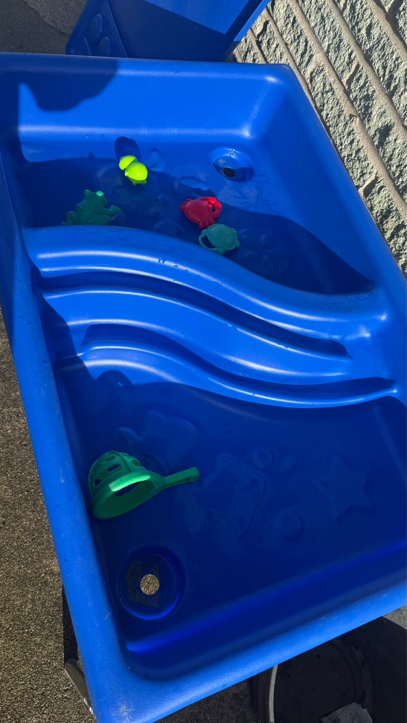 Blue Sensory Table Need plug to hold the water in - photo 3