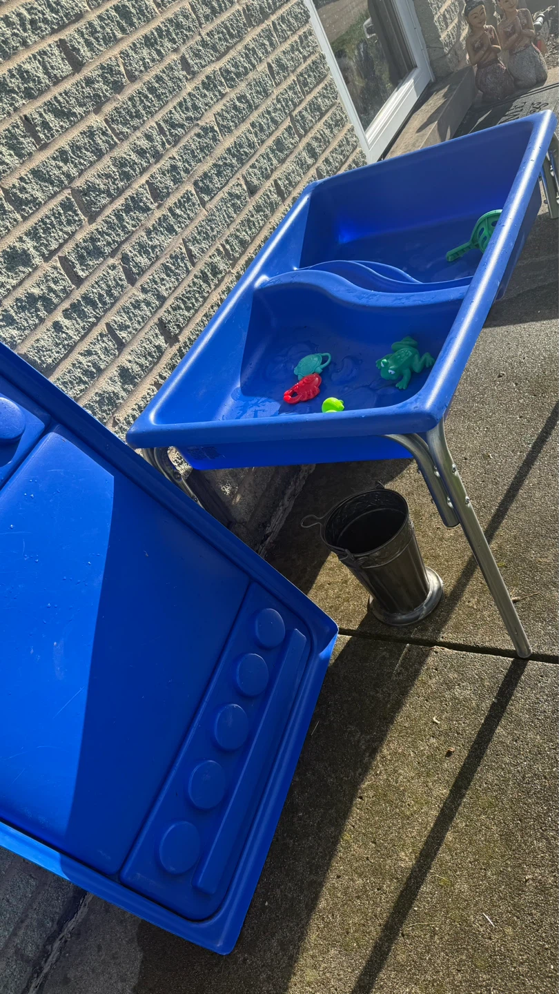 Blue Sensory Table Need plug to hold the water in - photo 2