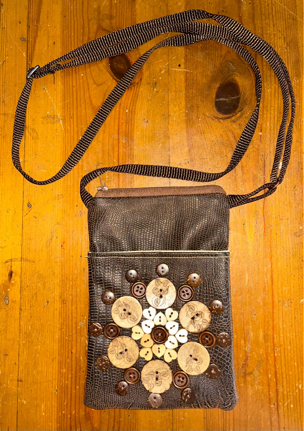 Handmade Button-Embellished Crossbody Purse ⚽️