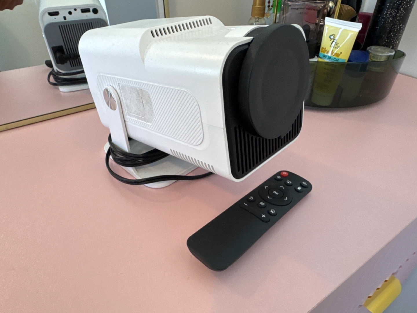 White Mini Projector with Remote