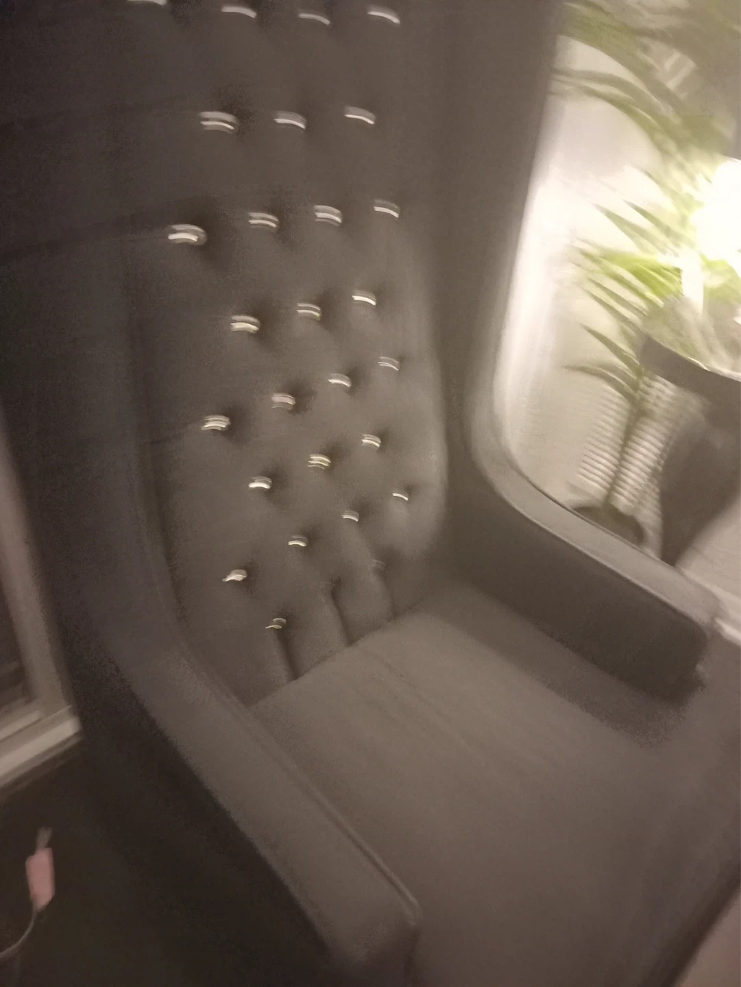Tufted diamond chairs - photo 2
