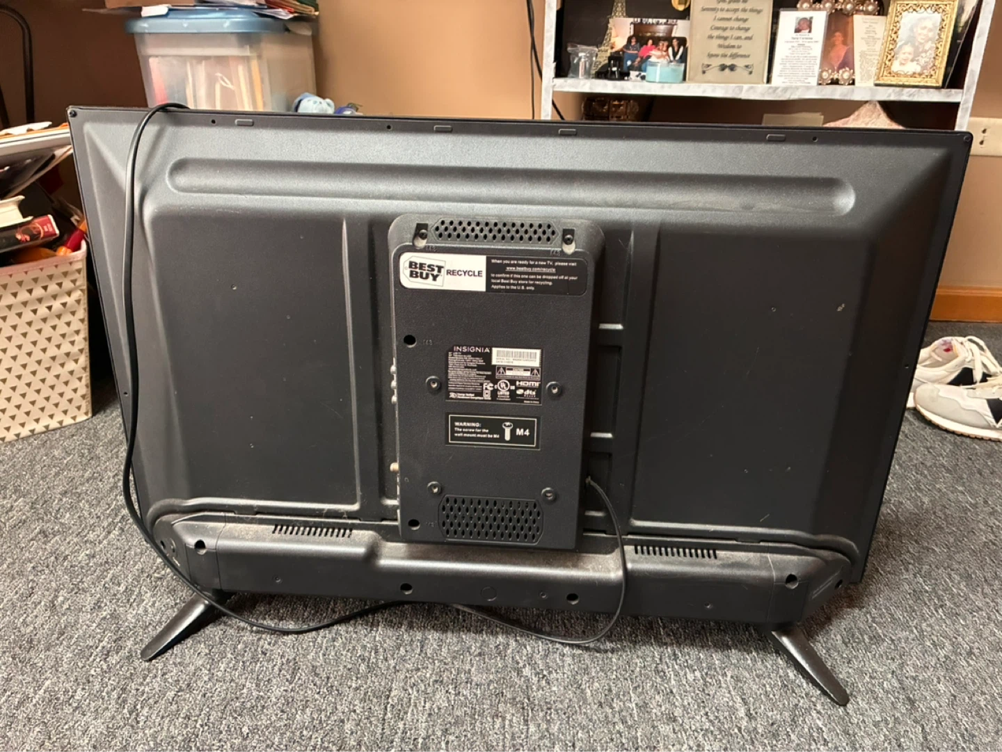 Insignia 32" Flat Screen TV - photo 2
