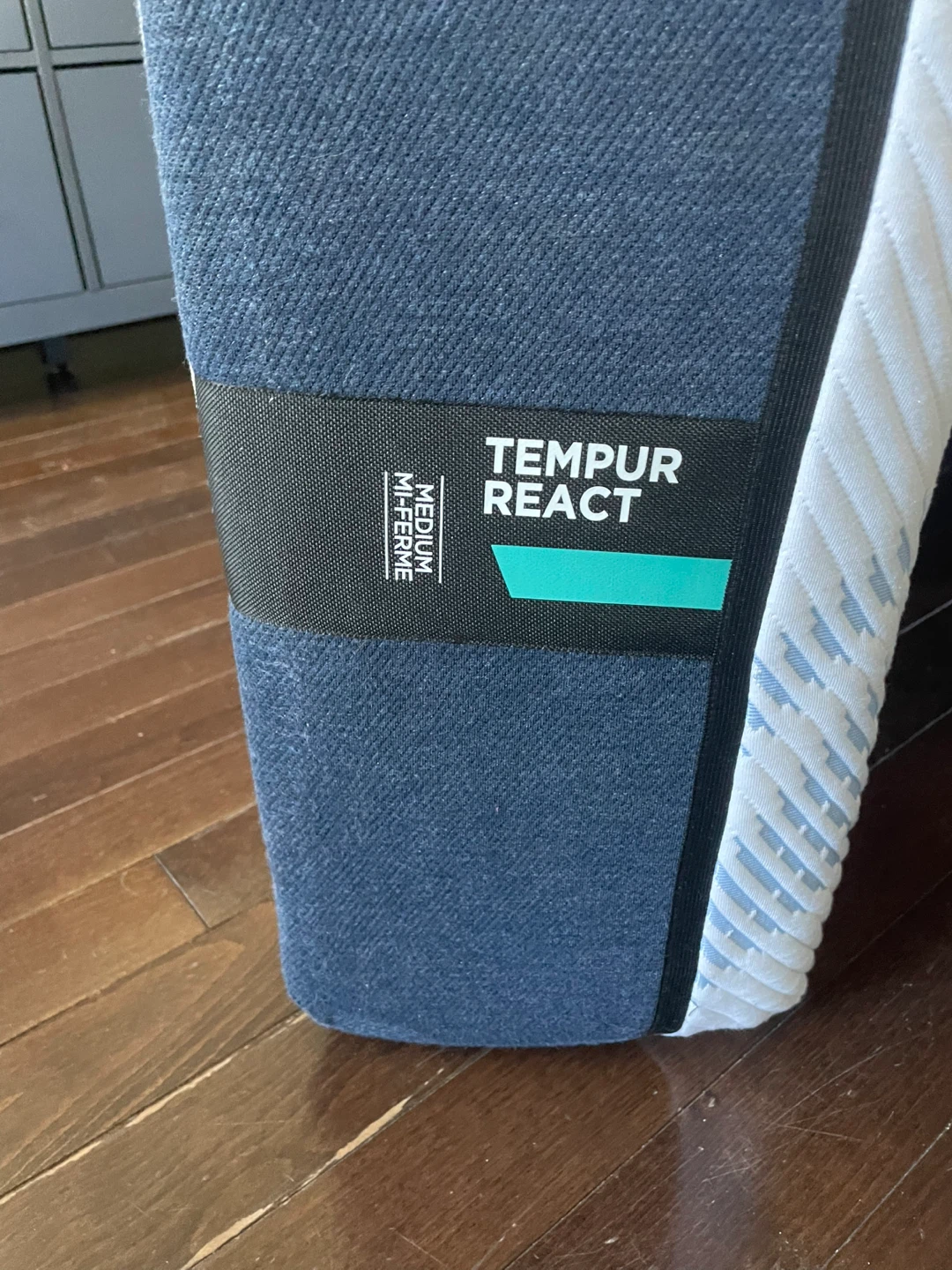 King Bedroom Set: Rotta Móveis Frame & TEMPUR-Pedic Mattress - photo 5
