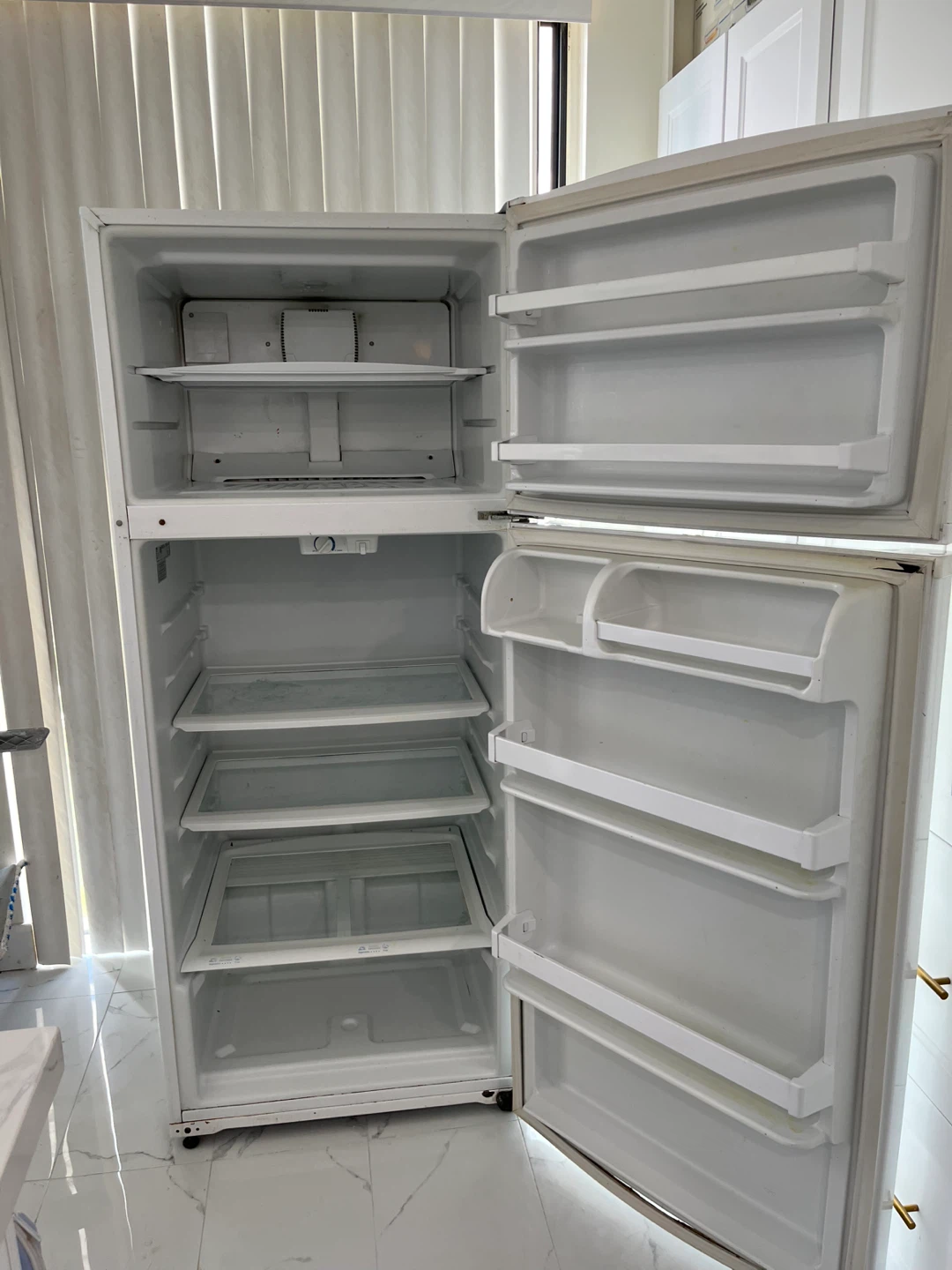 Inglis White Top Freezer Refrigerator - photo 2