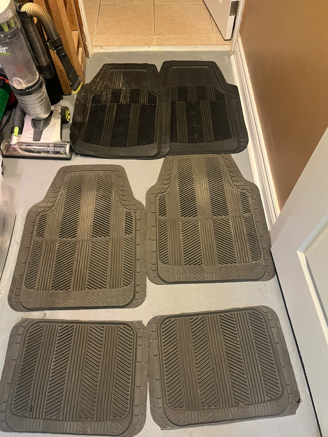 Set of 4 Rubber Car Floor Mats