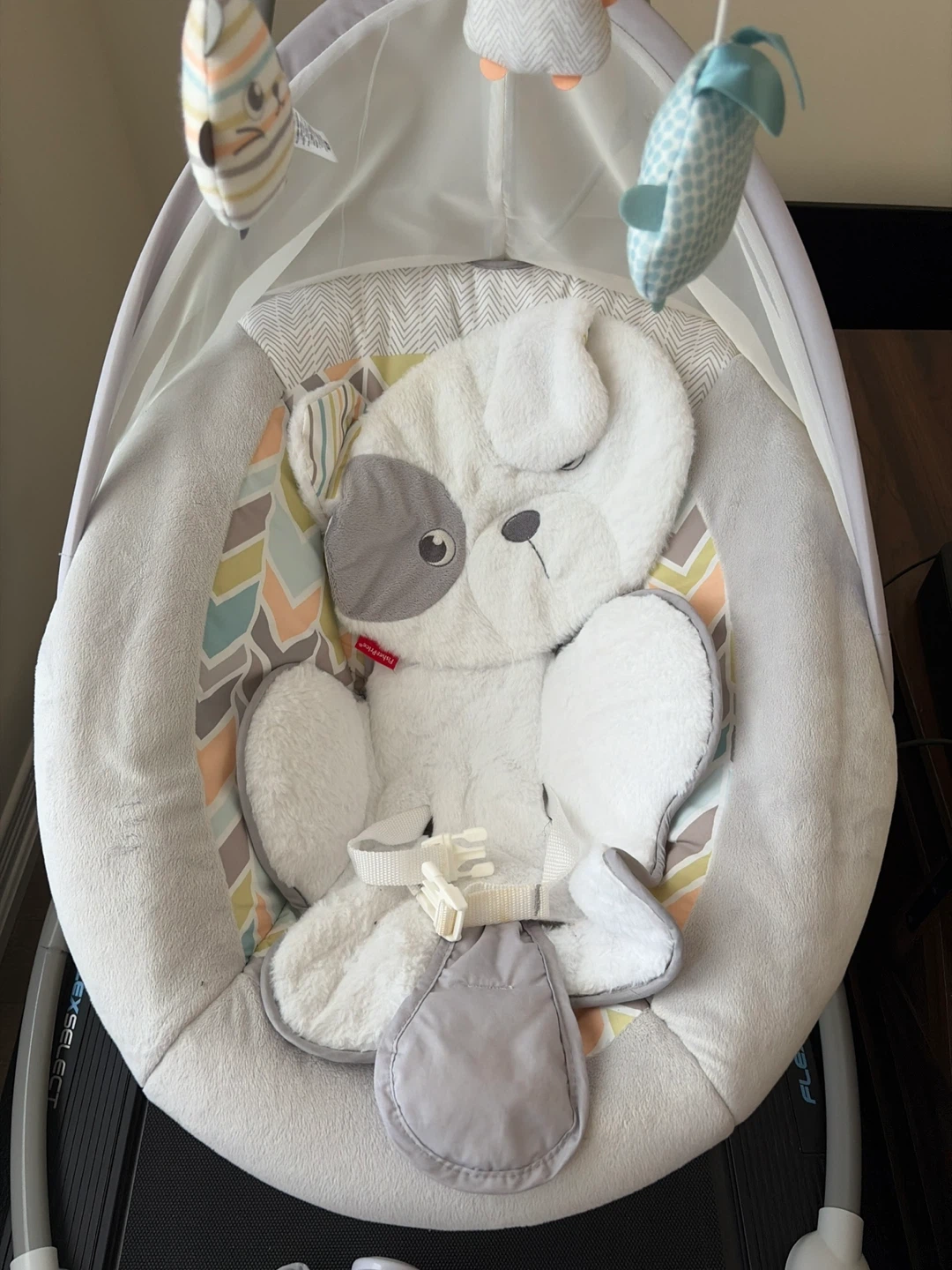 Fisher Price Baby Swing - photo 2
