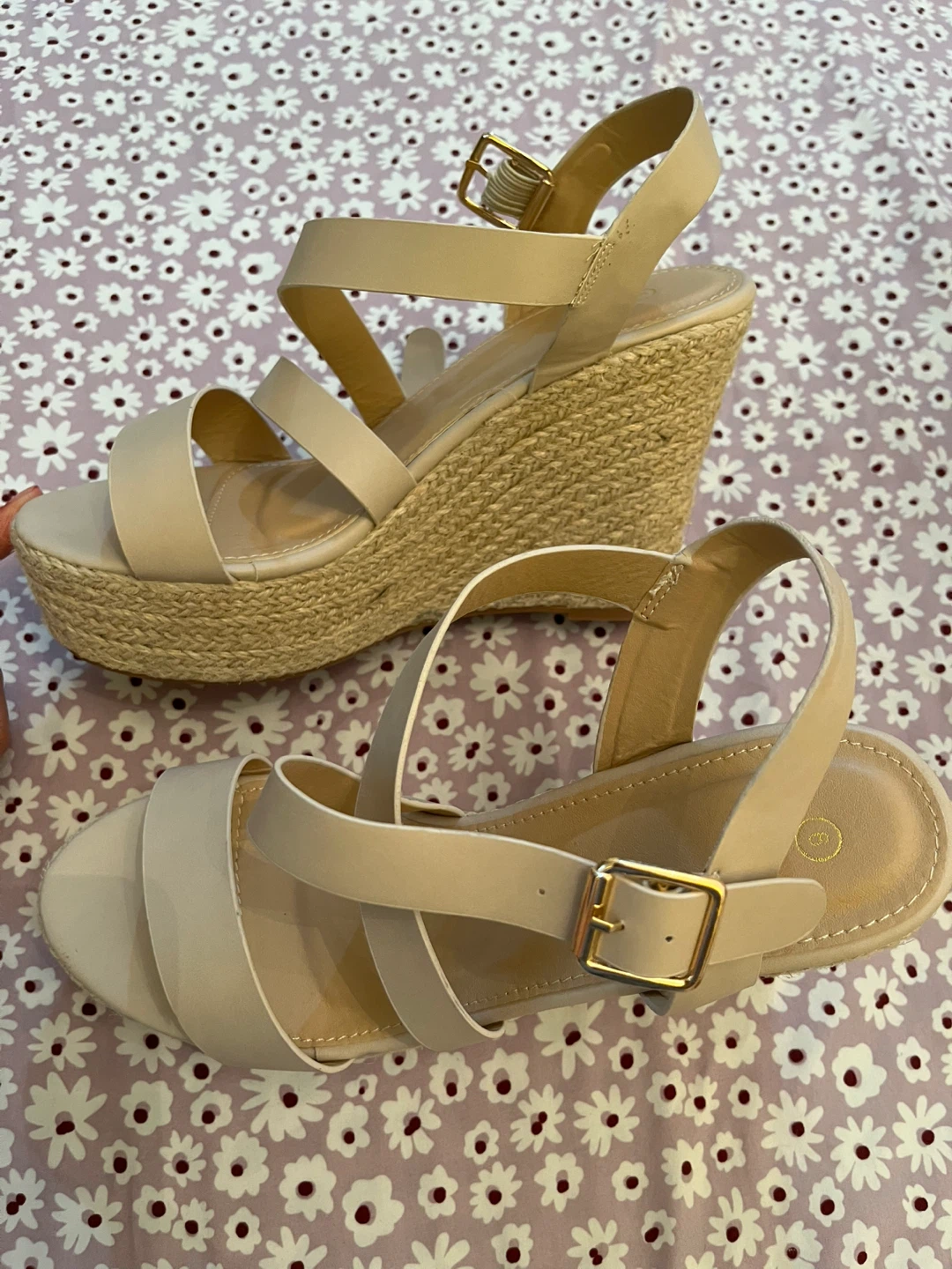 Women's Beige Wedge Sandals Size 6 - photo 2