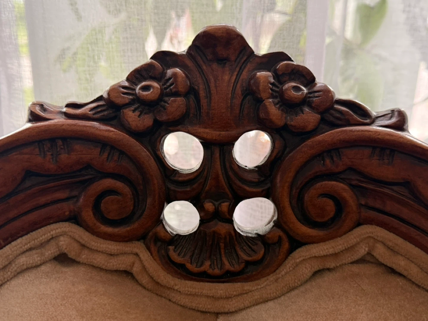Vintage Accent Chair with Carved Wood - photo 3