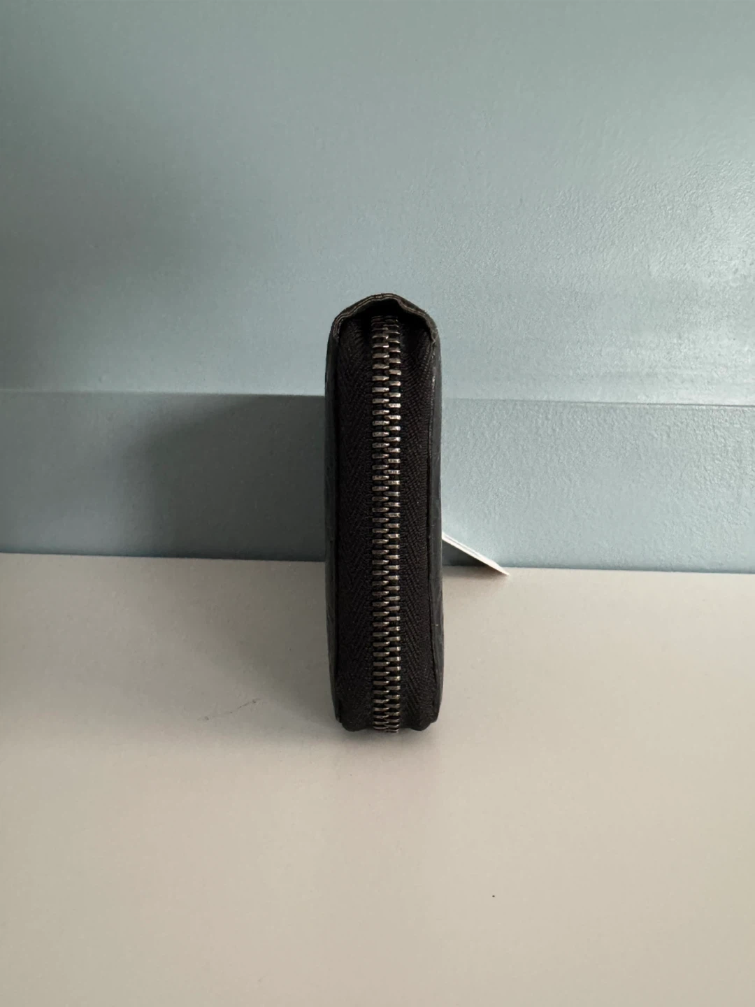 Gucci Black Embossed GG Zip Around Wallet Authentic - photo 4