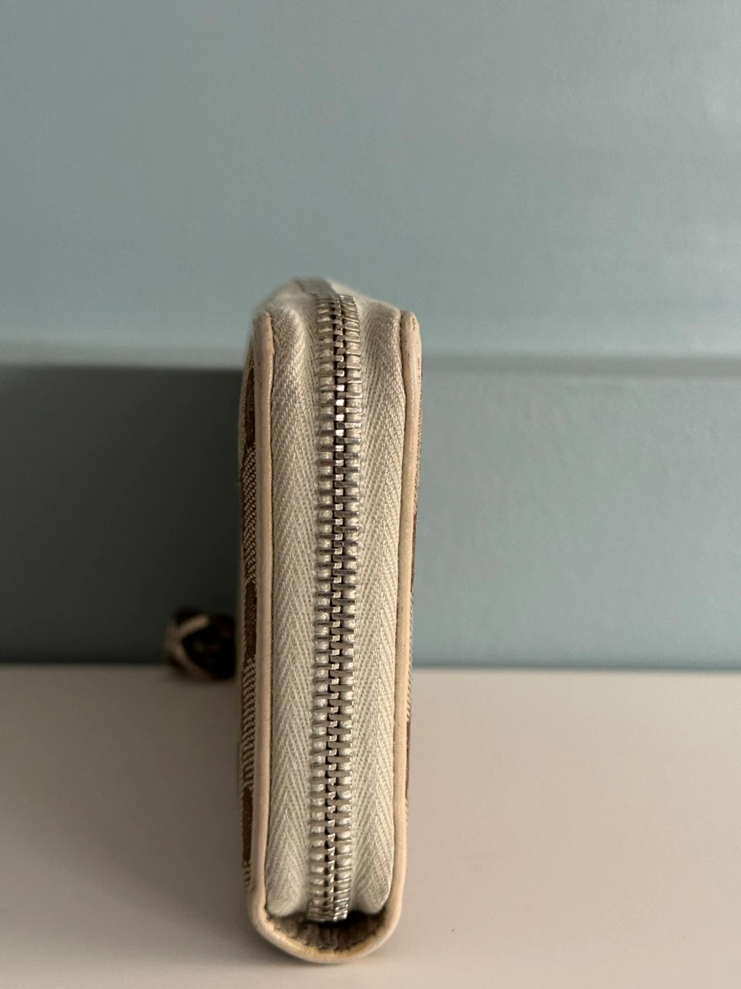 Gucci GG Canvas Zip Around Wallet with GG keychain Authentic - photo 5