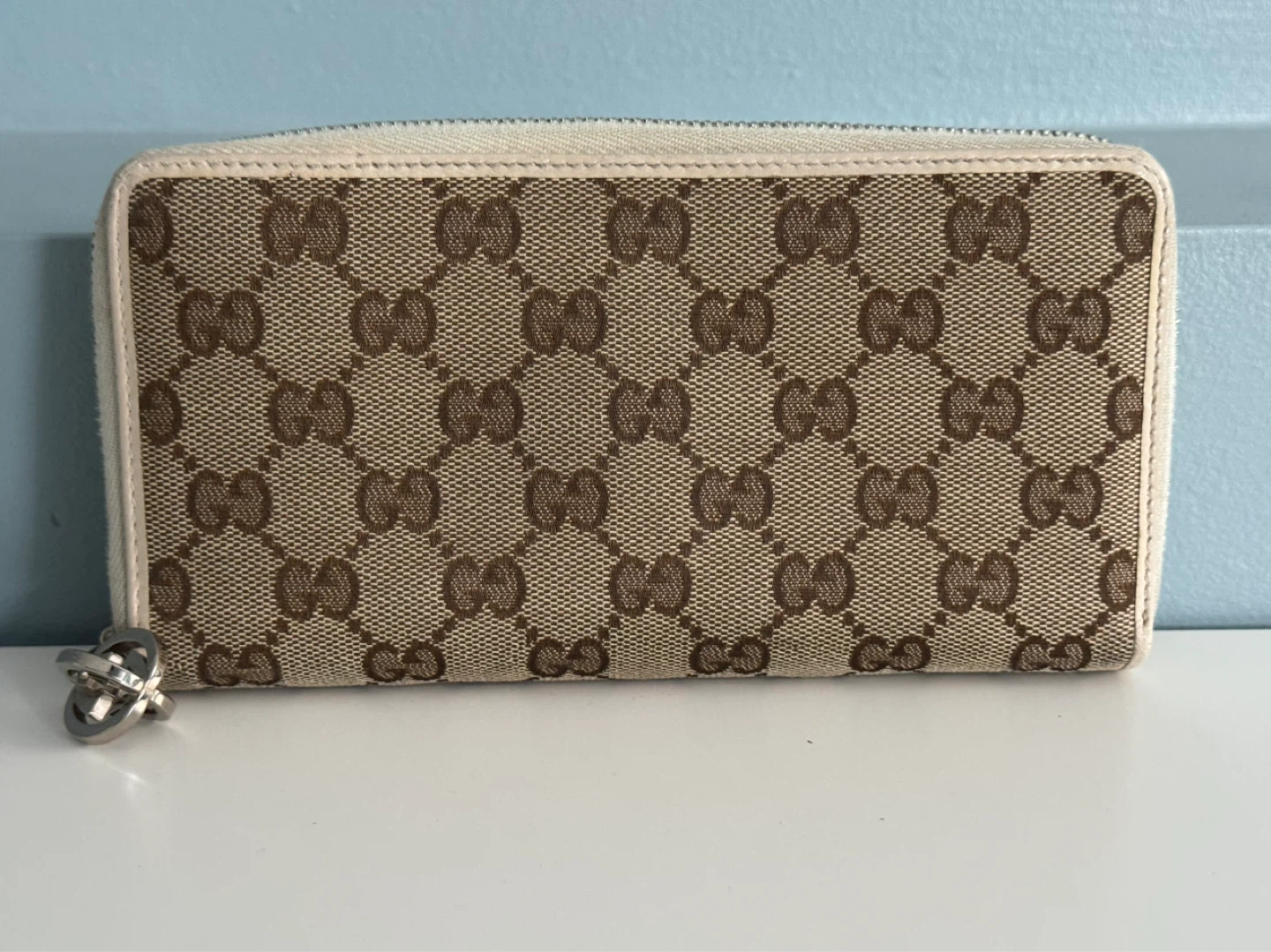 Gucci GG Canvas Zip Around Wallet with GG keychain Authentic - photo 2