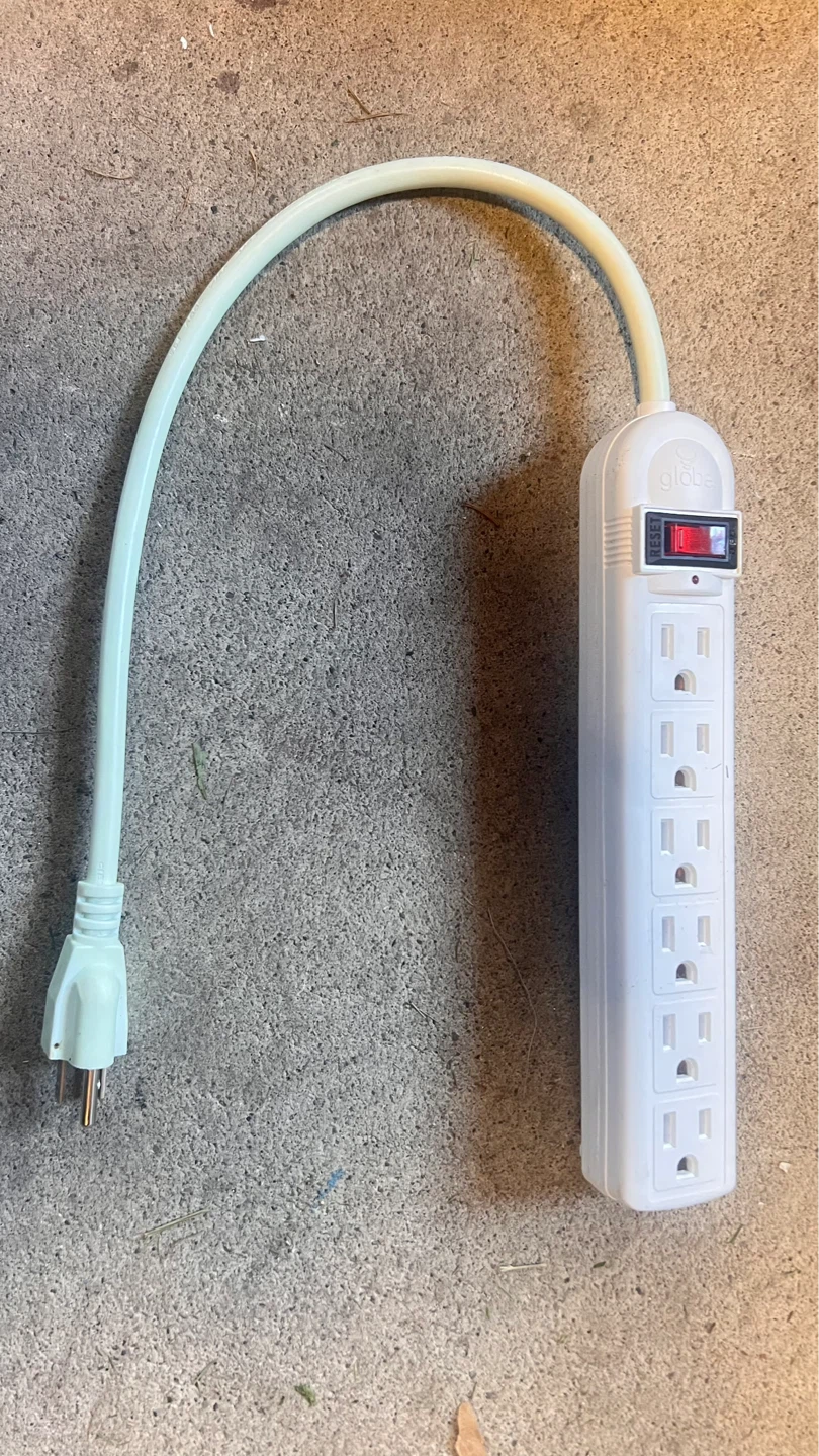 Globe Electric 6-Outlet Power Strip