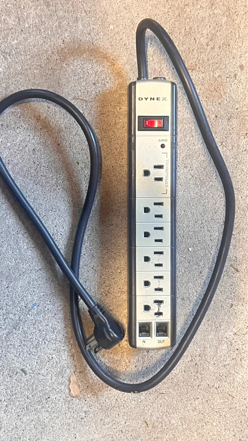 Dynex 6-Outlet Surge Protector Power Strip