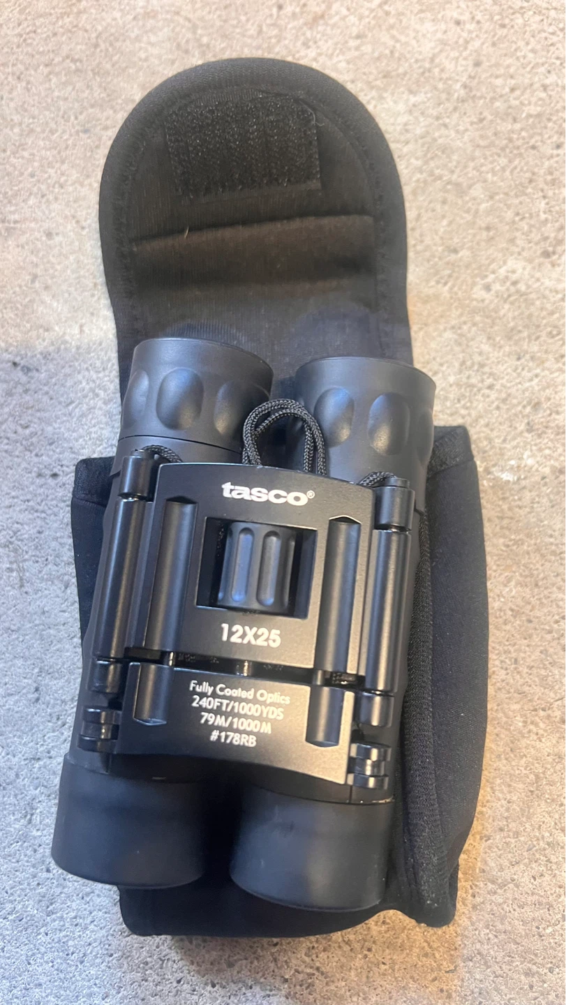 Tasco 12x25 Binoculars with Case ⚽