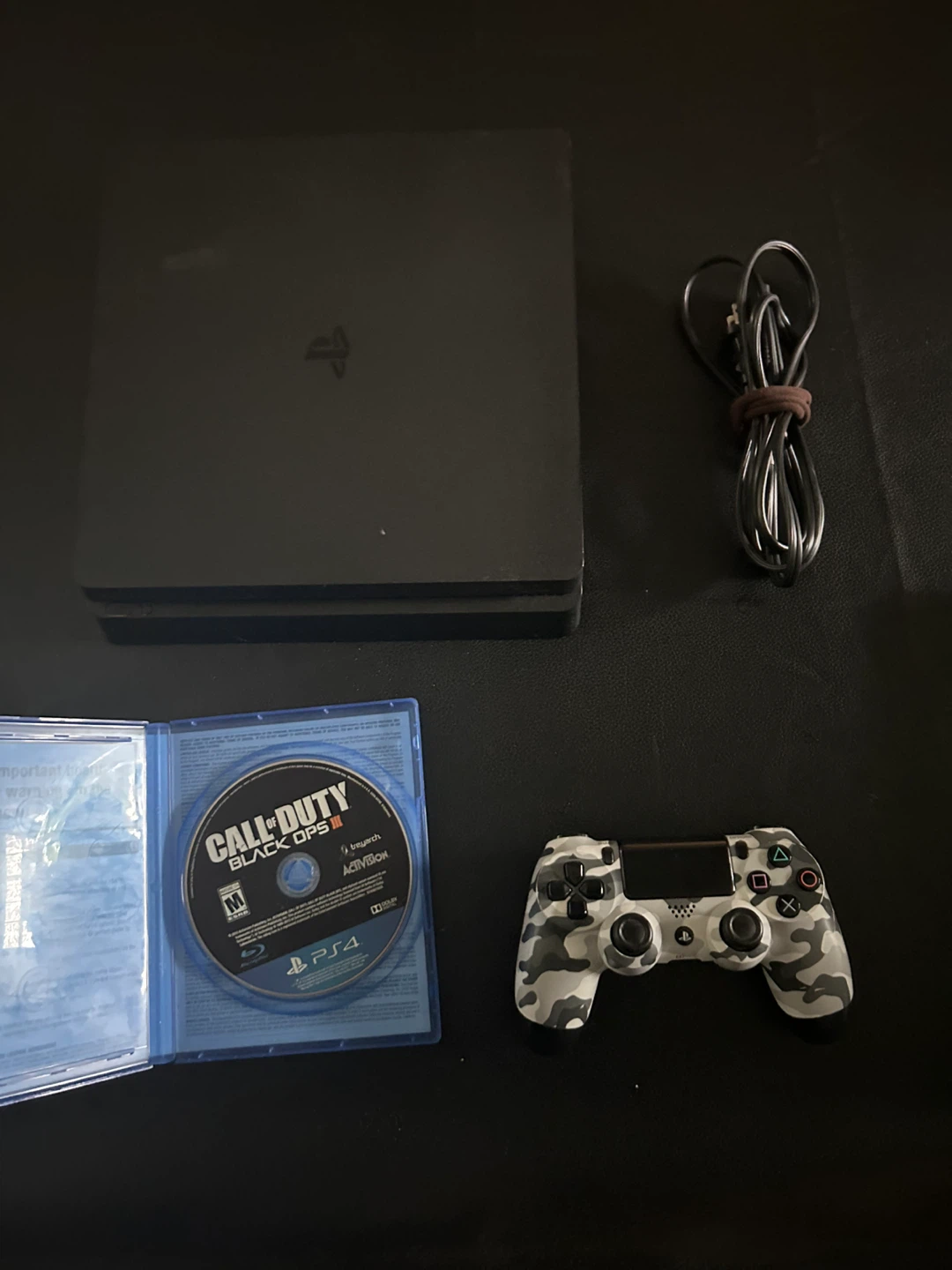 Ps4 bundle includes 1 Game Bo4
