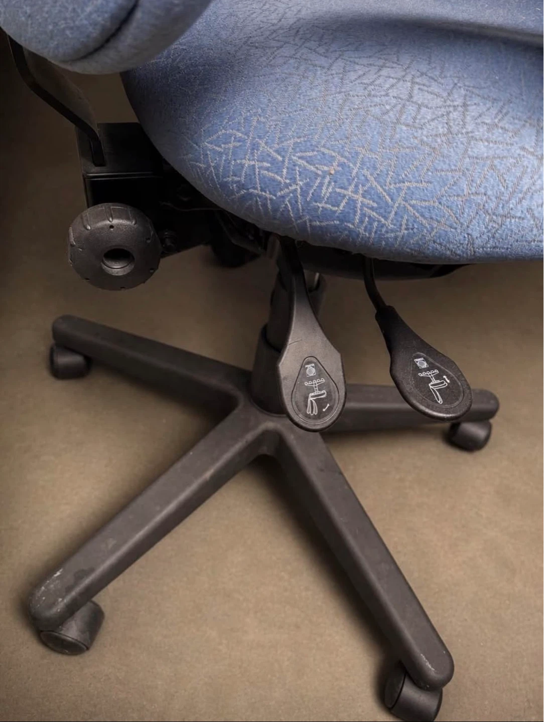 Ergonomic Office Chair (adjustable) - photo 3