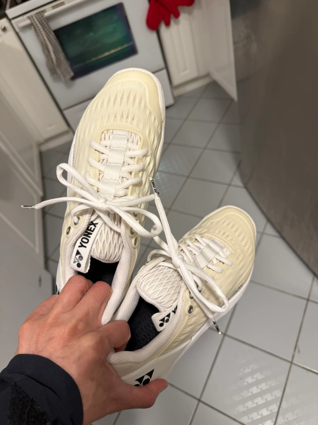 Yonex White Tennis Shoes Size 8