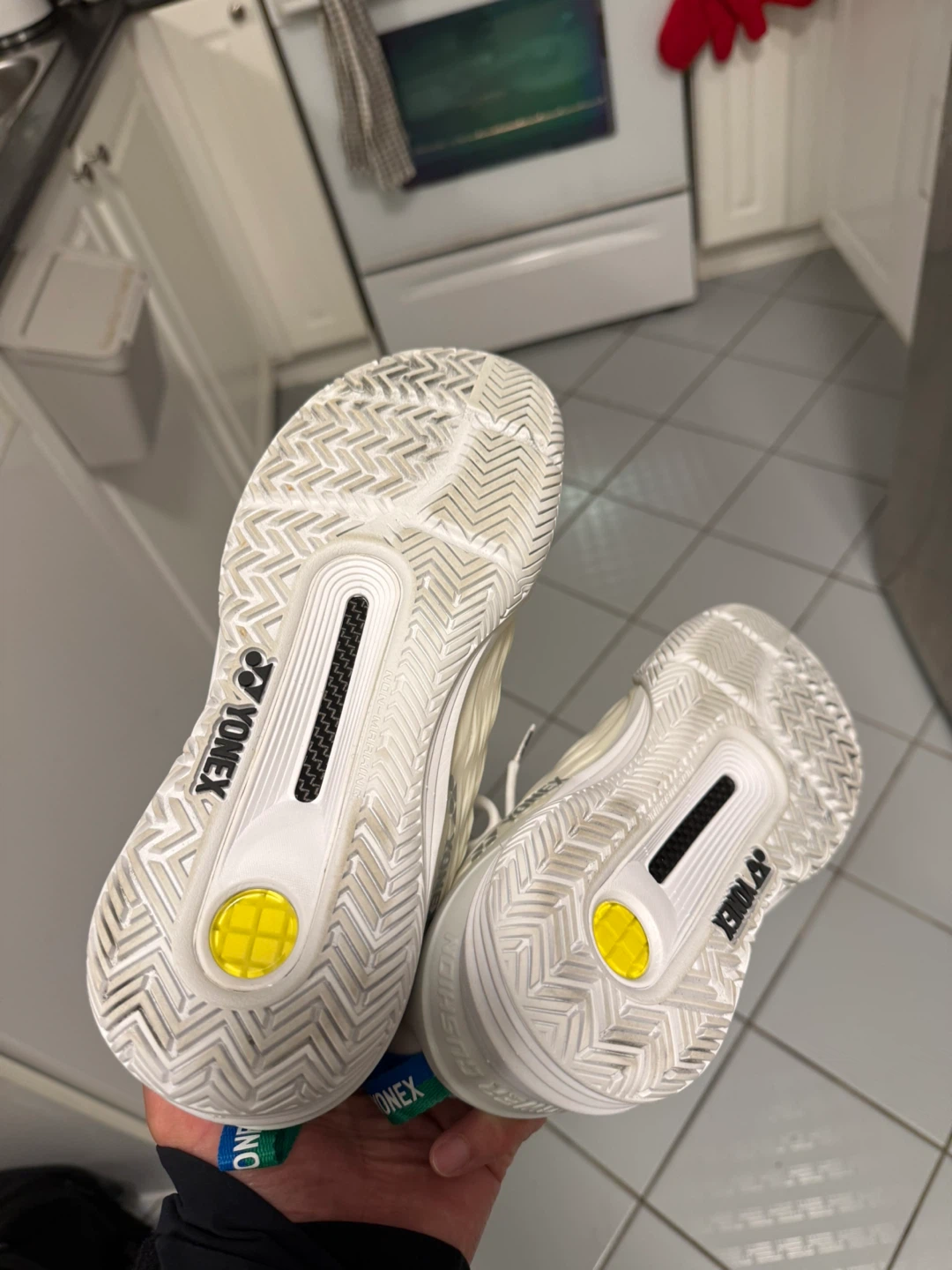 Yonex White Tennis Shoes Size 8 - photo 3