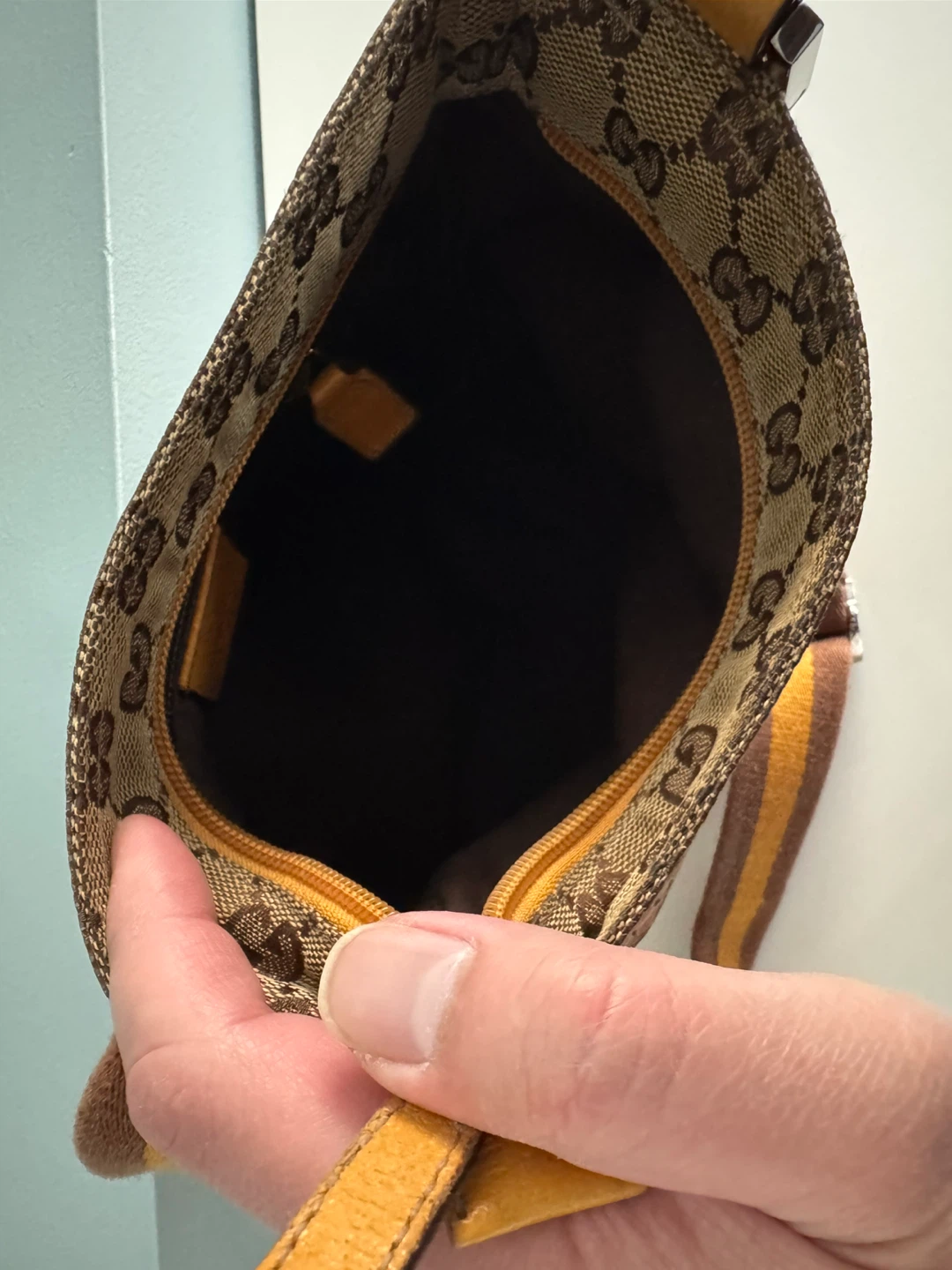Gucci Monogram Crossbody Bag Small Authentic - photo 4