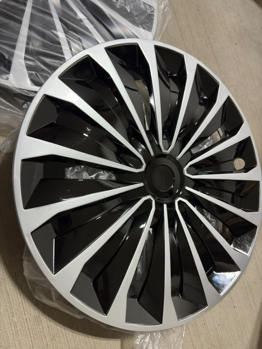 Set of 3 Black and Silver Hubcaps 15”ST - photo 3