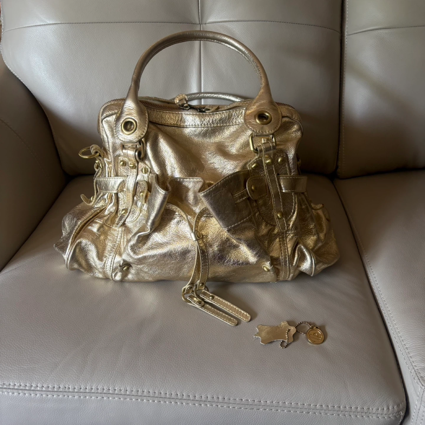 Gold Leather Handbag with Charm - photo 2