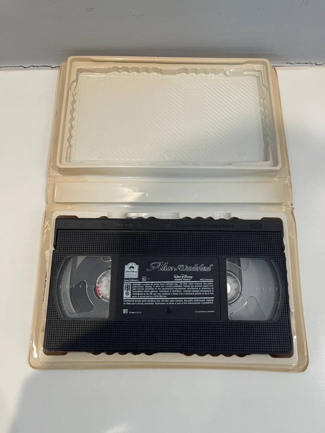 Walt Disney's Alice in Wonderland VHS - photo 3