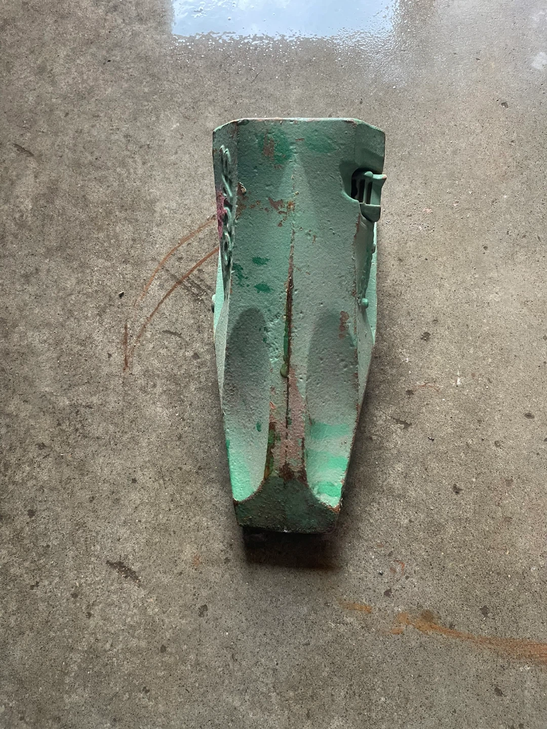 Green Metal Bucket Tooth - photo 2