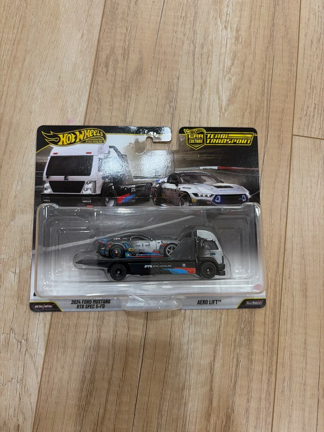 Hot Wheels Car Culture Team Transport 2024 Ford Mustang