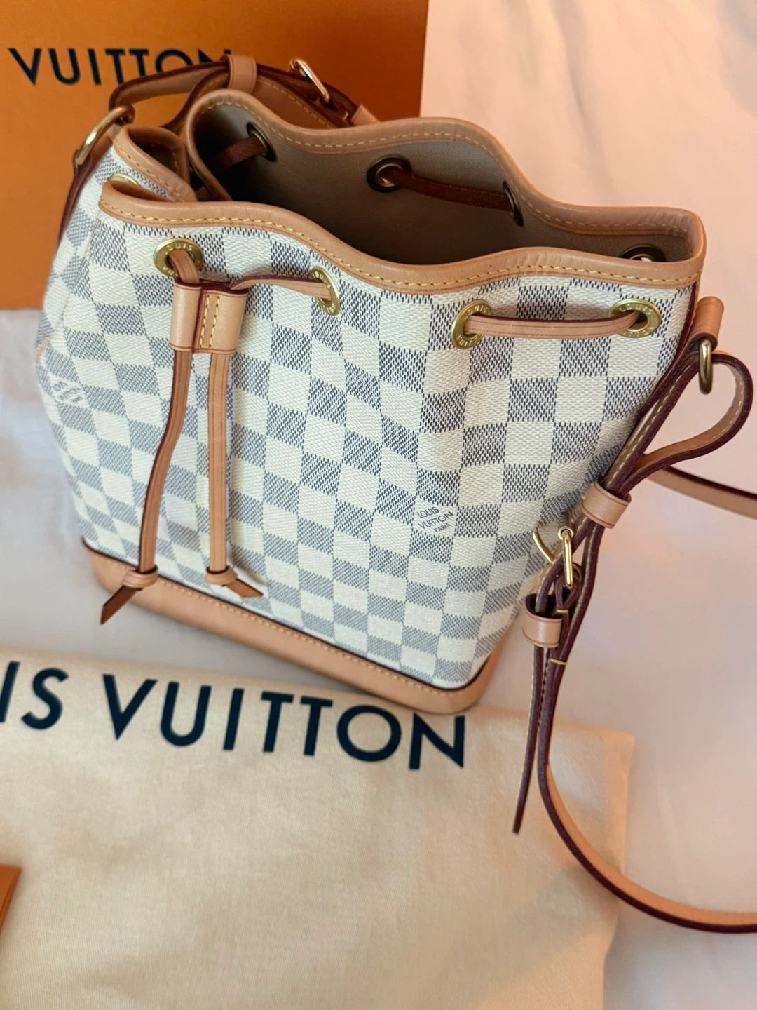 Louis Vuitton NeoNoe BB Damier Azur Bucket Bag - photo 3