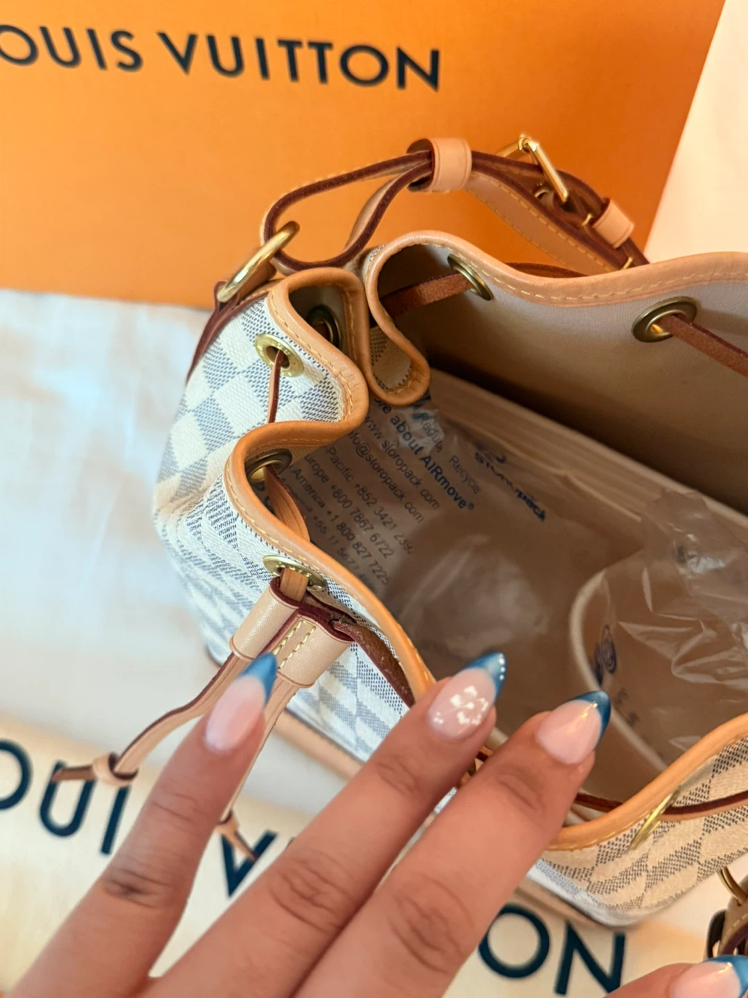 Louis Vuitton NeoNoe BB Damier Azur Bucket Bag - photo 4