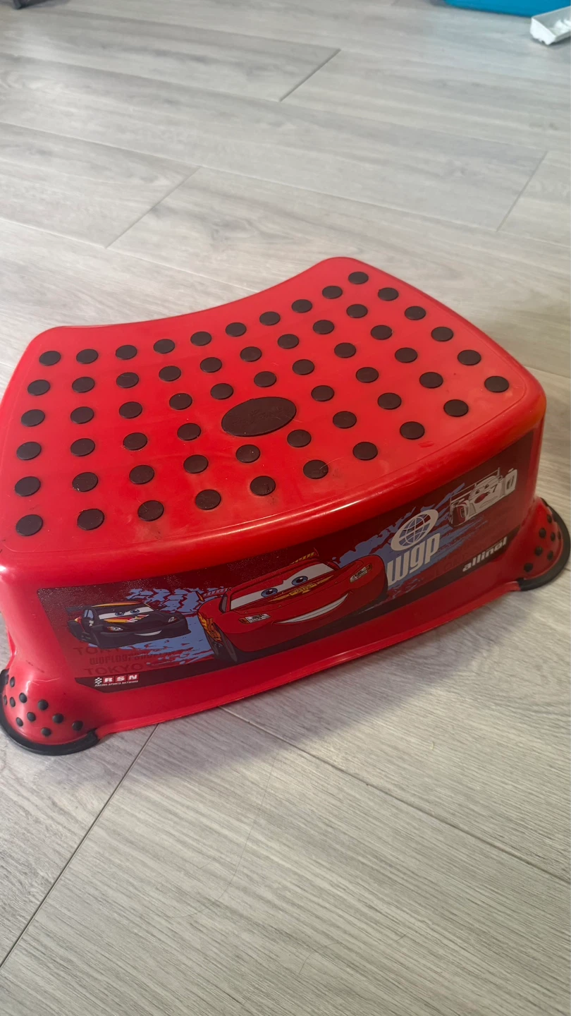 Disney Cars Lightning McQueen Step Stool