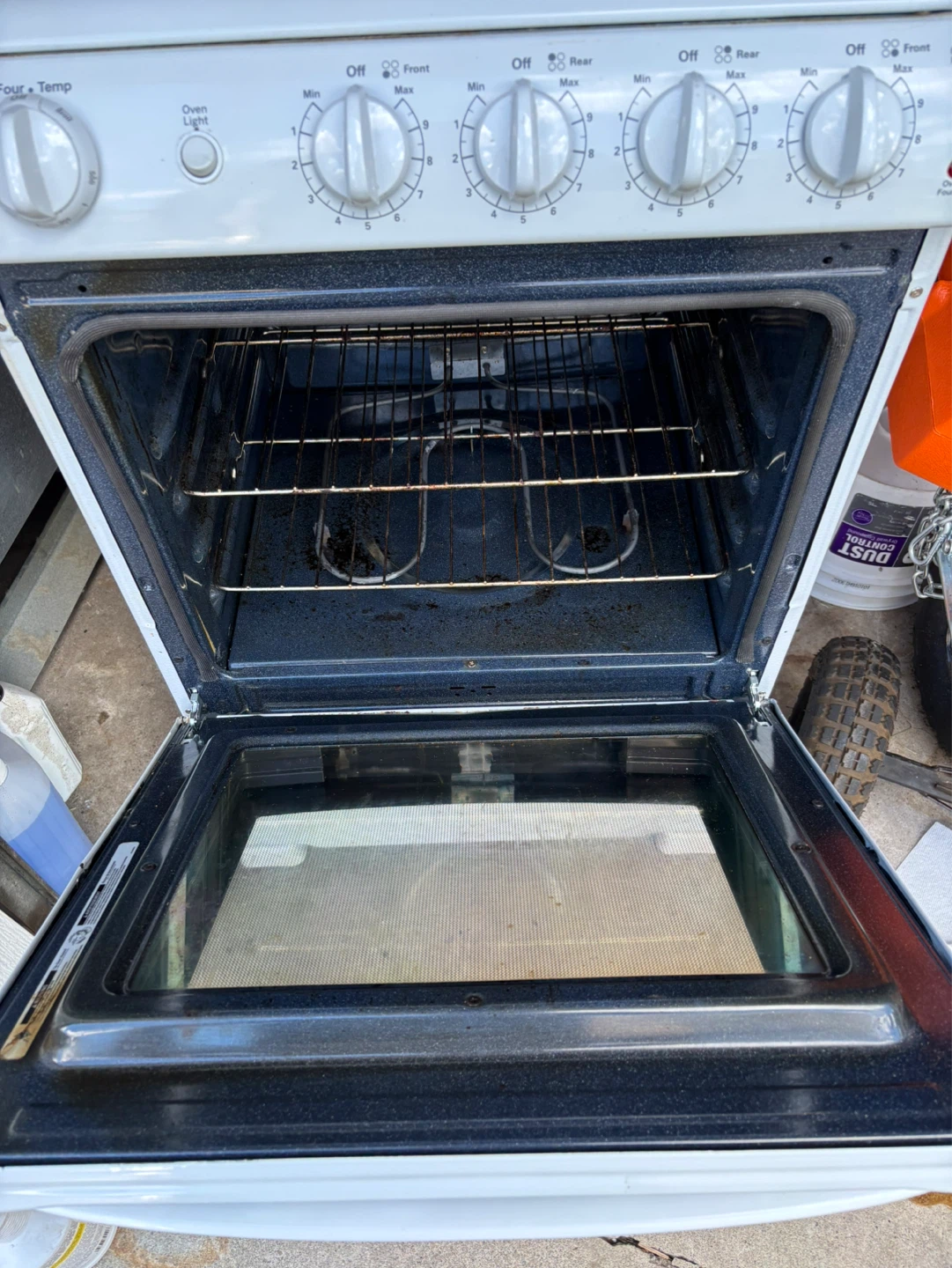 24 inch GE Four Burner Electric Stove with Oven - photo 2
