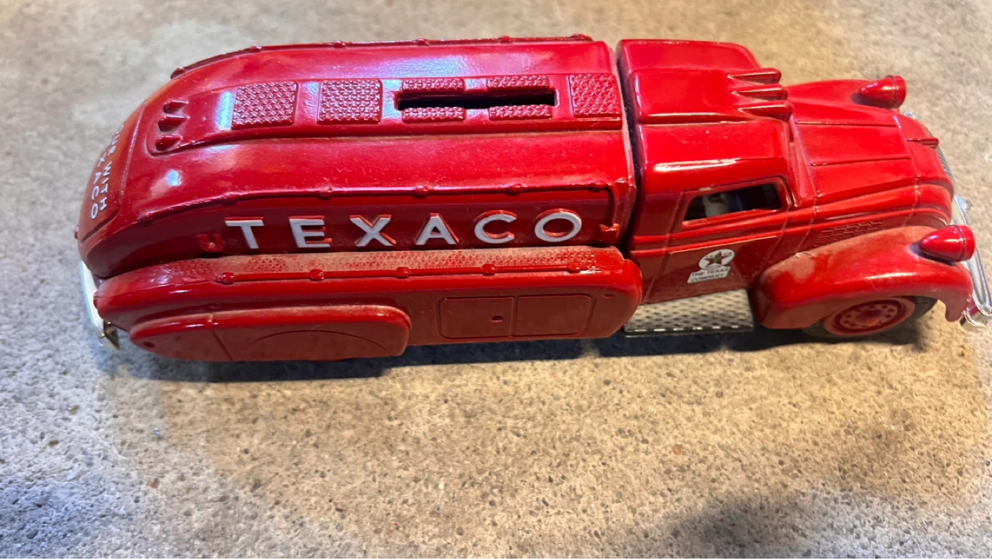 Texaco 1939 Dodge Airflow Replica Toy Truck ⚽