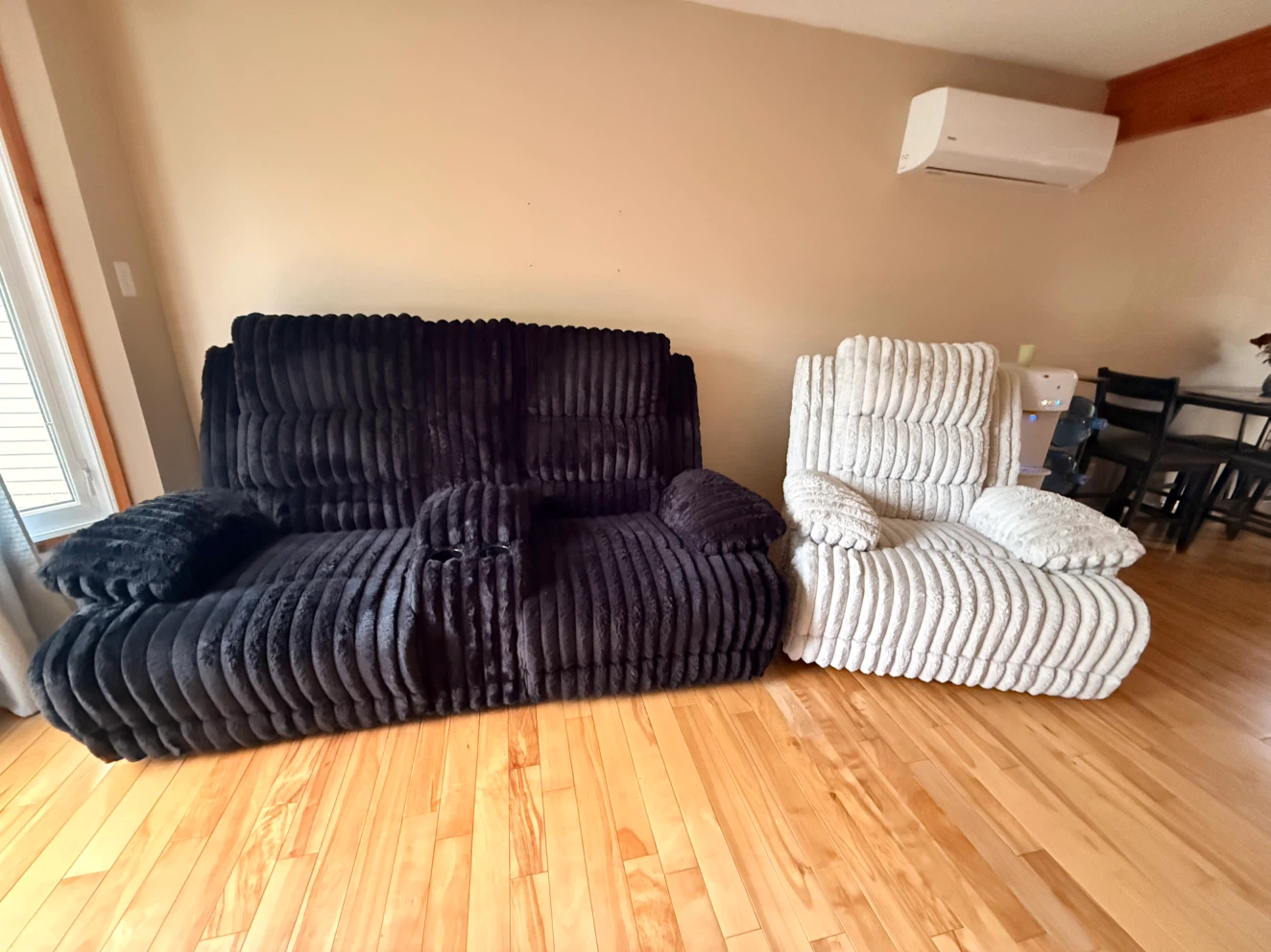 Love seat & recliner - photo 2