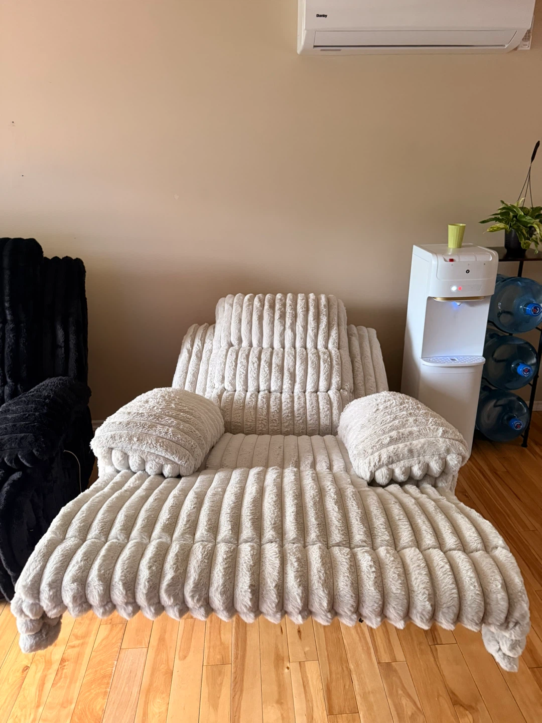 Love seat & recliner - photo 5