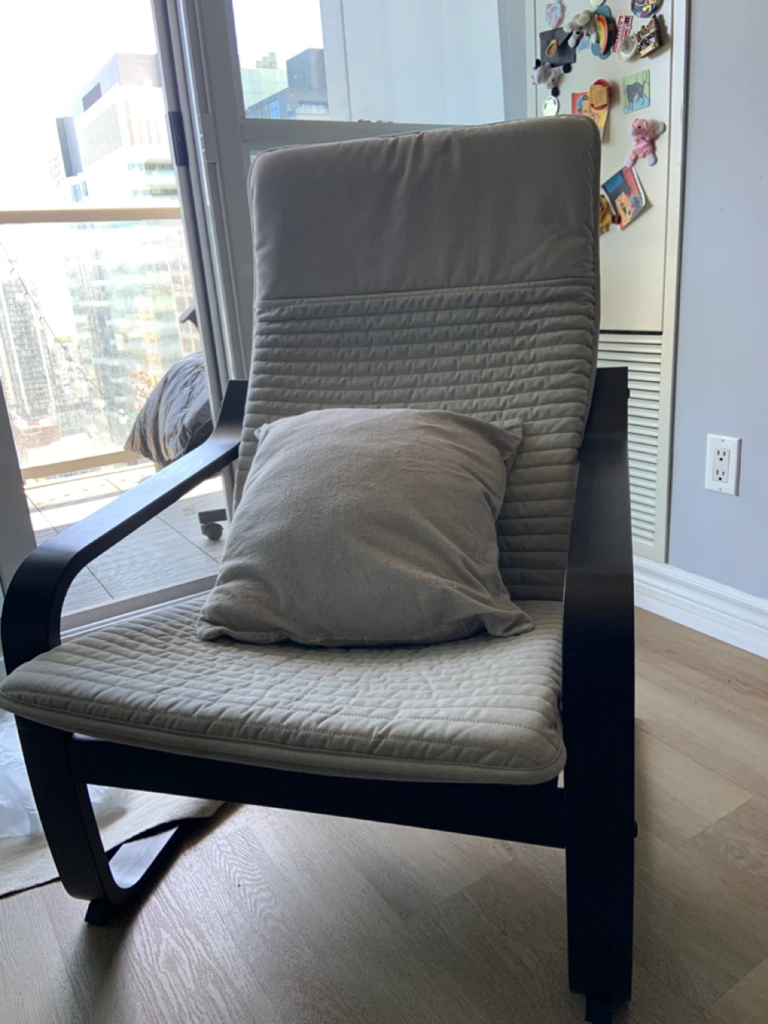 comfy chair with free pillow