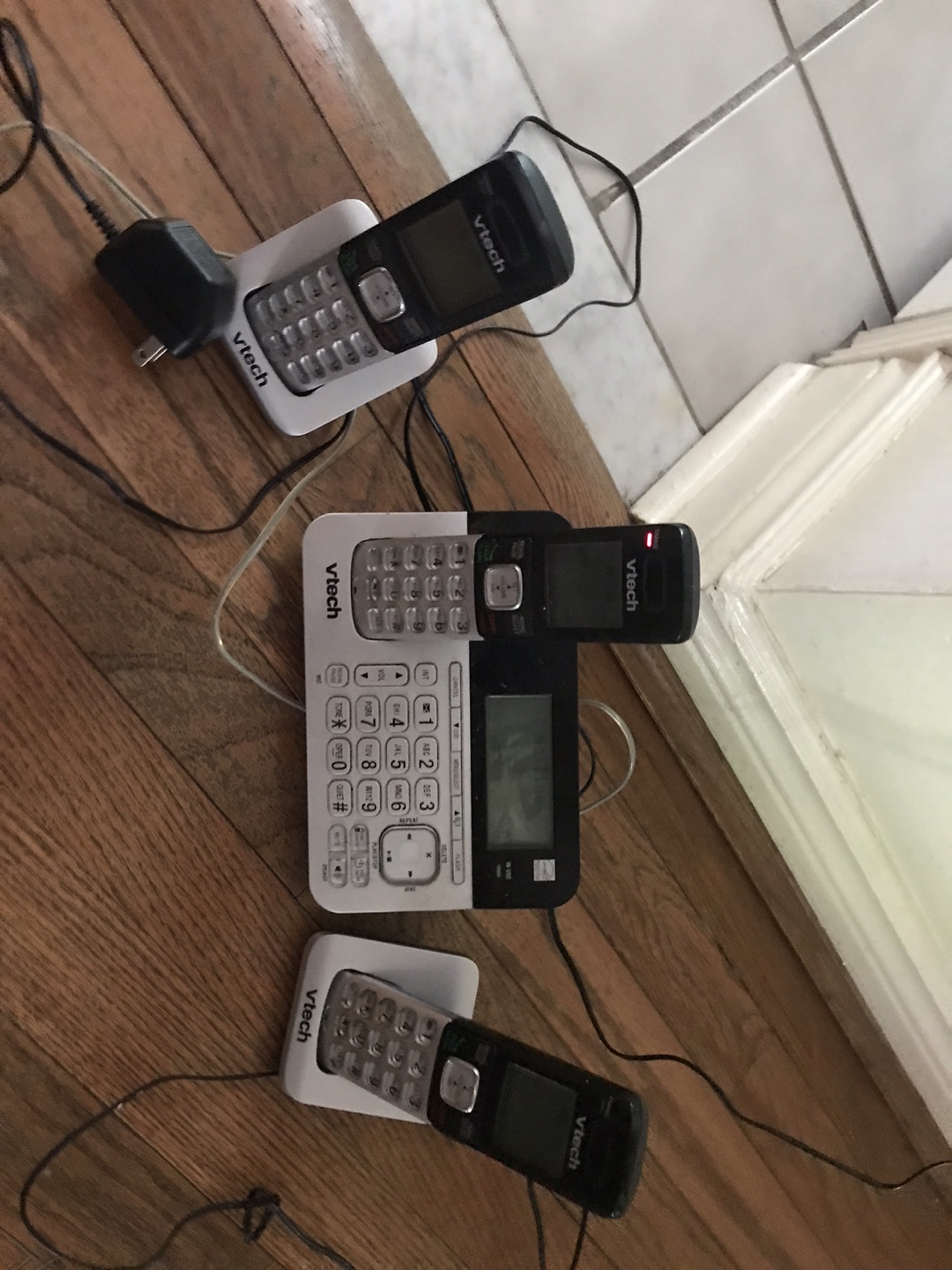 Cordless Phone System with 3 Handsets Most Likely Parts Only