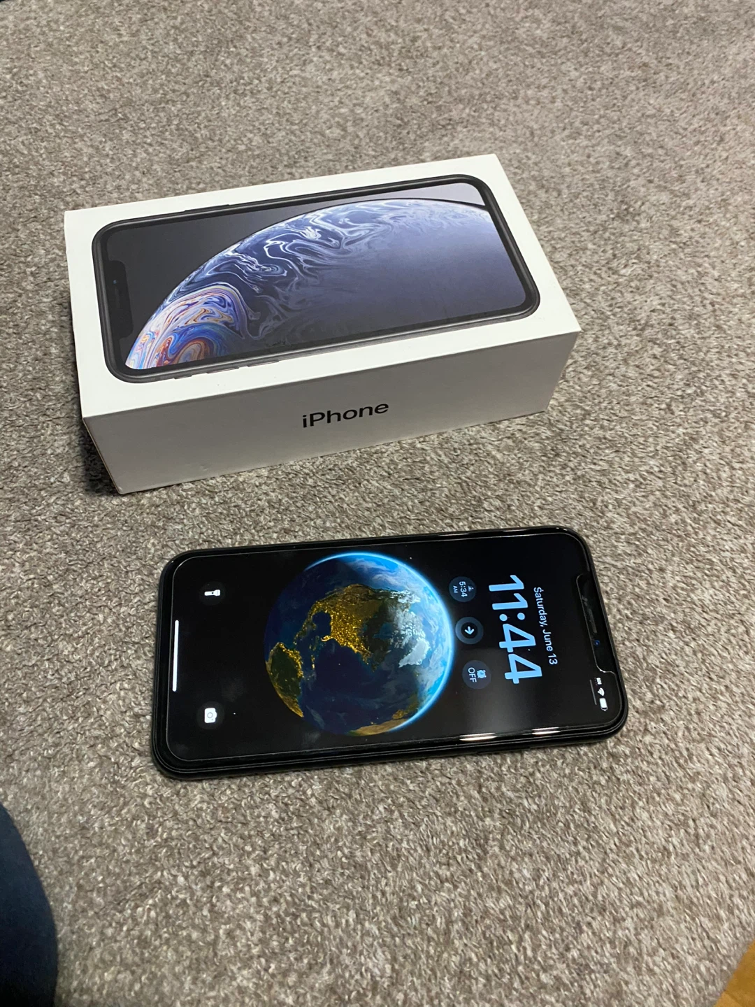 iPhone XR, Black, 256GB storage  Battery health 79 % - photo 3
