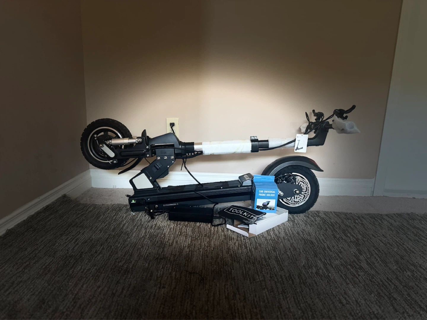 Brand new never open from box bogus C1 pro electric Scooter - photo 3