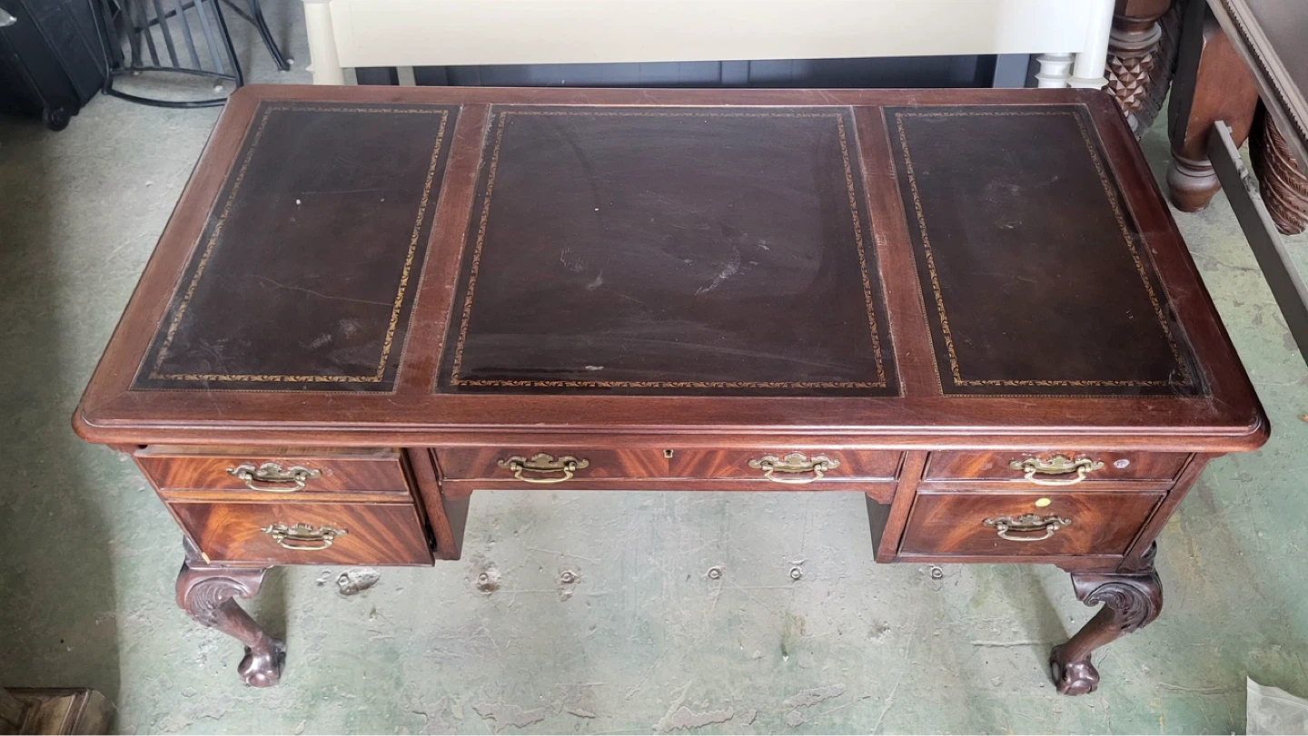 Vintage Mahogany Desk with Leather Inlay - photo 2