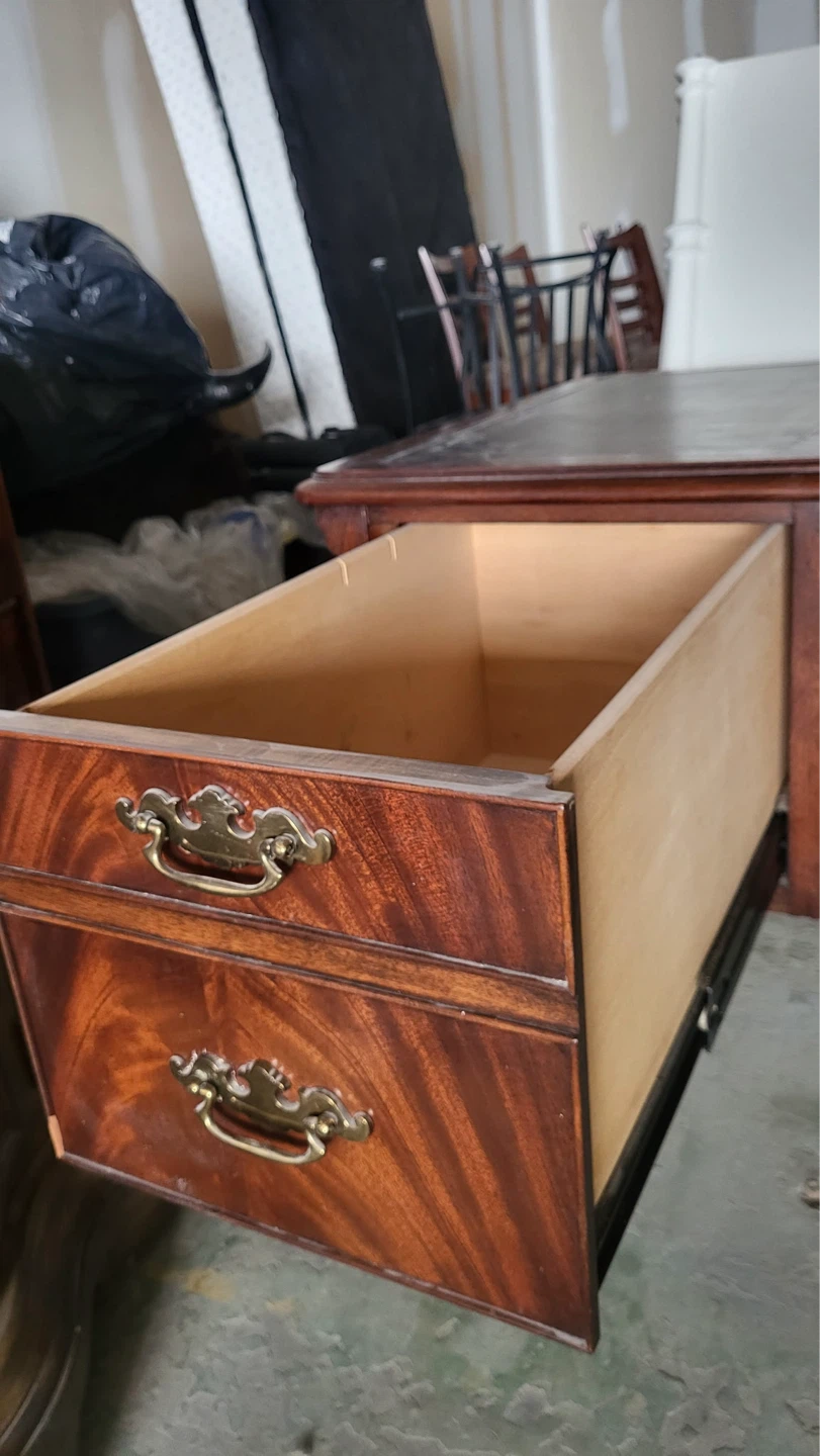 Vintage Mahogany Desk with Leather Inlay - photo 5