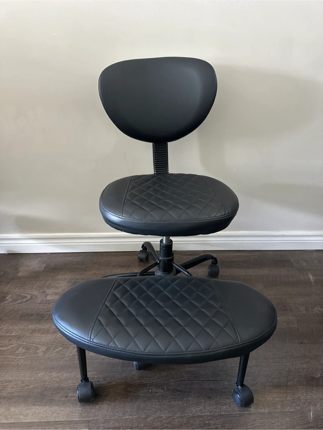 Ergonomic Cross Legged Office Chair