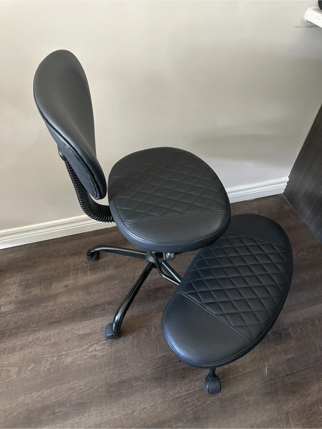 Ergonomic Cross Legged Office Chair - photo 2