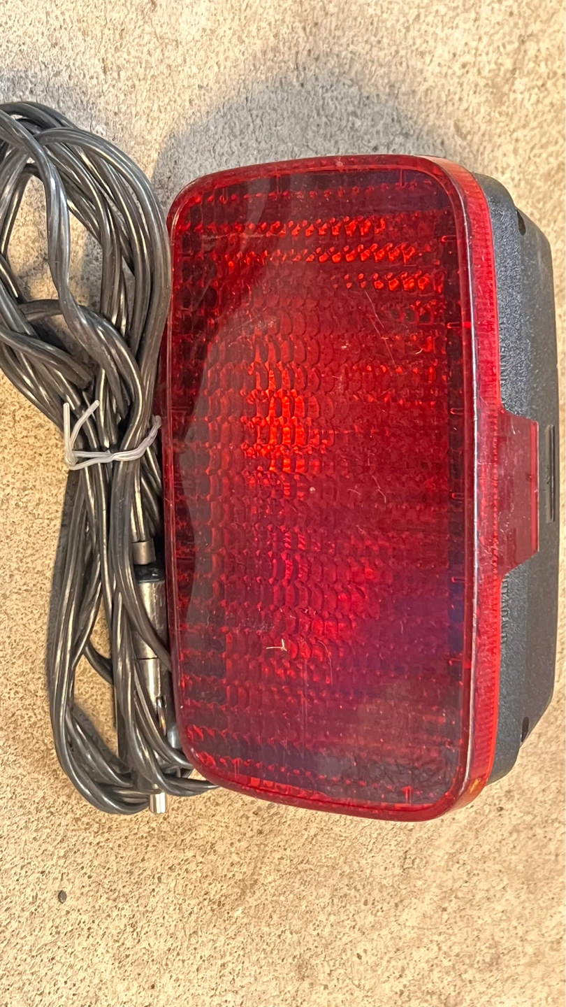 Portable Red Emergency Light with Cord ⚽