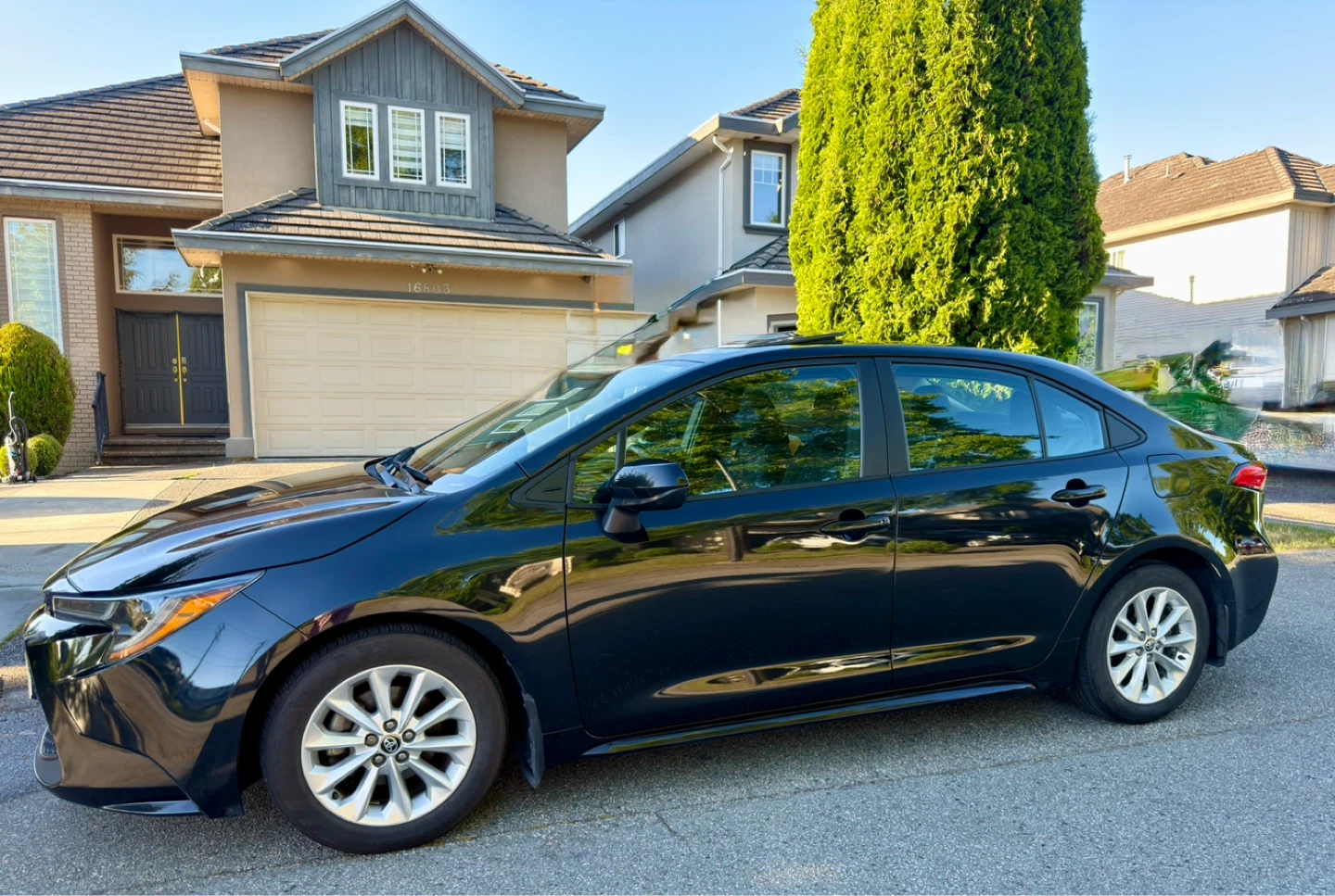 Black Toyota Corolla LE Sedan - photo 4
