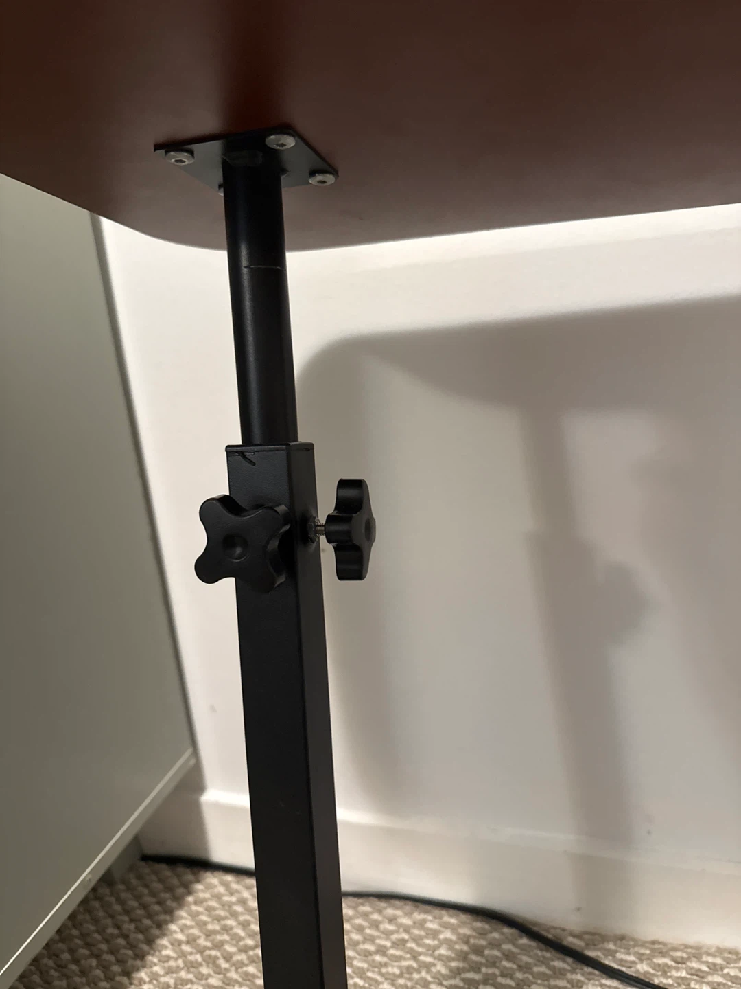 Adjustable end table - photo 3